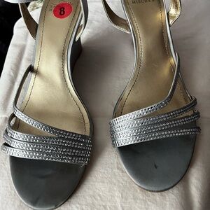 Twinkling crystals  belle badgley Mischa
Sandals  ankle strap
Very comfortable
